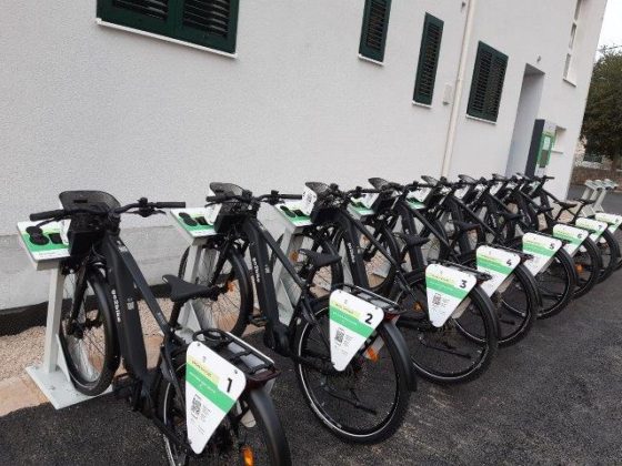 Općina Zagvozd uspješno provela projekt nabave električnih bicikala i stanice za mjerenje kvalitete zraka